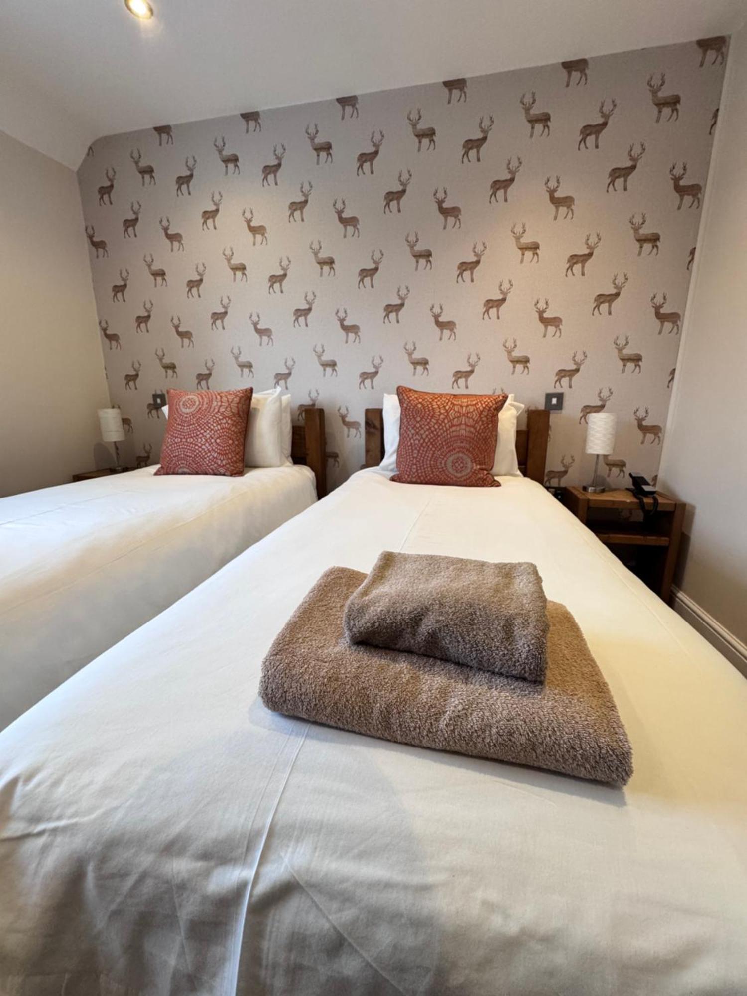 The White Hart Inn อัลเฟรตัน ภายนอก รูปภาพ