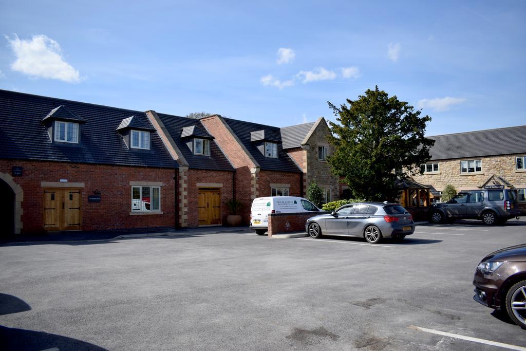 The White Hart Inn อัลเฟรตัน ภายนอก รูปภาพ